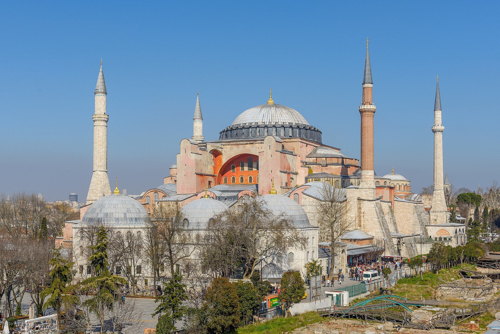 Santa Sofía de Estambul, la iglesia de Constantinopla en cuyo altar los legados dejaron en 1054 un documento de excomunión. La fotografía muestra el edificio actual; no ilustra el episodio.