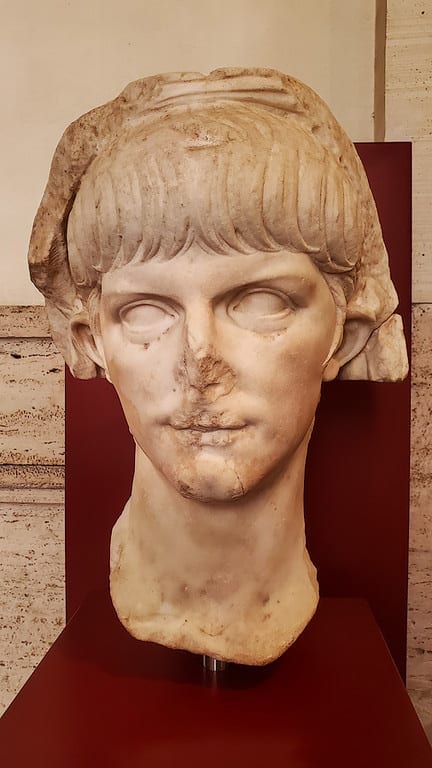 Busto del emperador Nerón (r. 54-68), Palazzo Massimo, Roma. Retrato de época del emperador bajo cuyo mandato ocurre la primera persecución de cristianos documentada por una fuente romana no cristiana (Tácito).