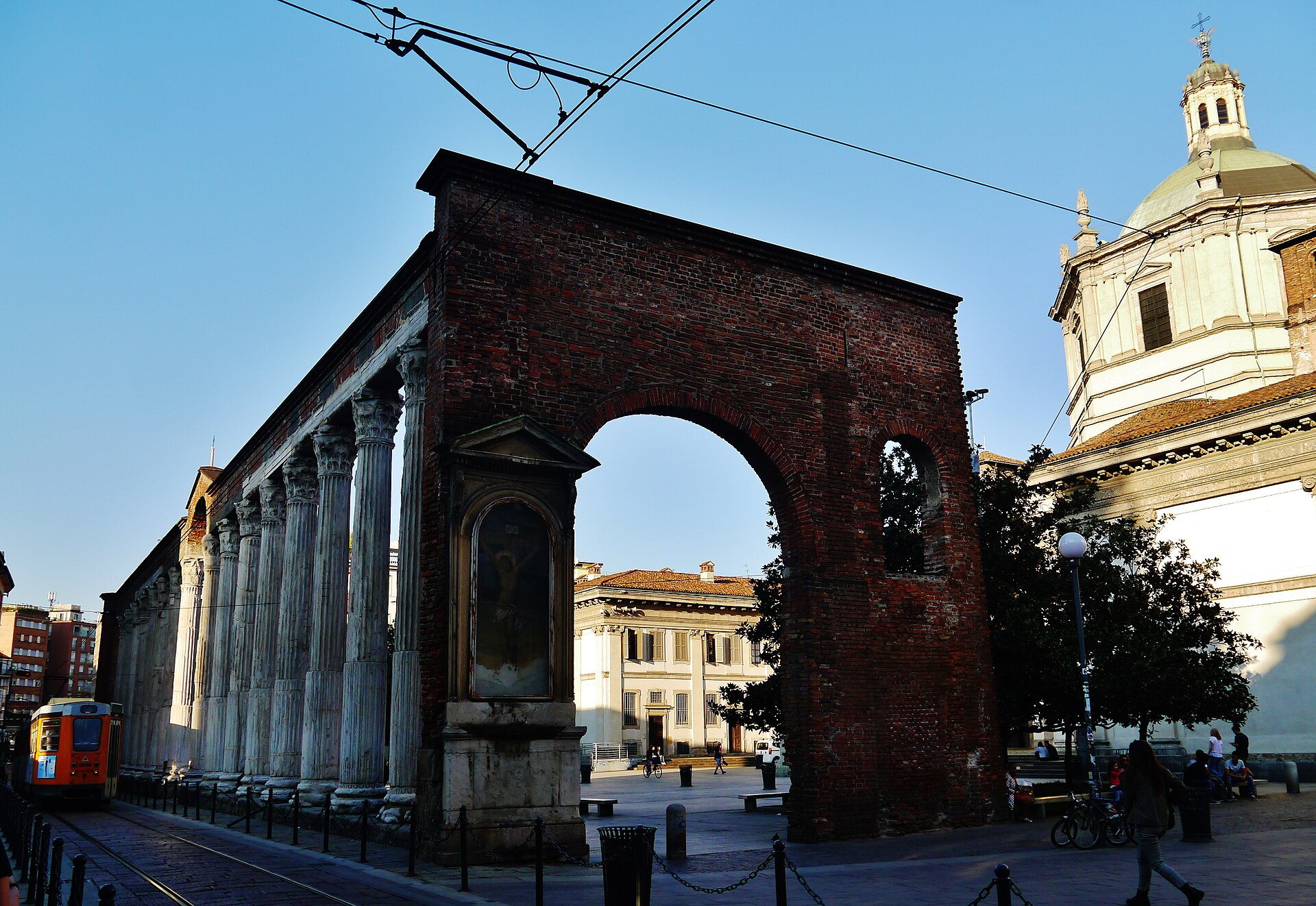 Las columnas de San Lorenzo, resto romano de Milán (Mediolanum). Ilustran la ciudad antigua; no son un escenario documentado del encuentro de 313.